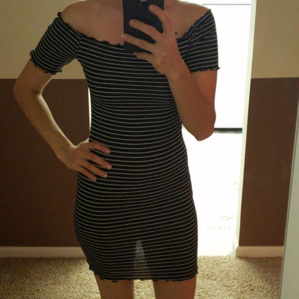 Dress - Picture 6 of 6